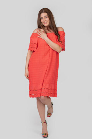 Rochie corai cu detaliu perforat