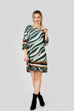 Rochie crem cu imprimeuri verde smarald si maneci trei sferturi