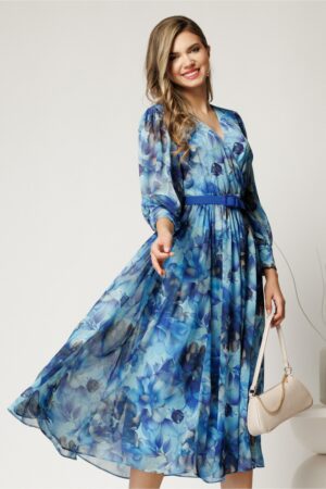 Rochie DY Fashion cu imprimeu albastru din voal cu decolteu petrecut