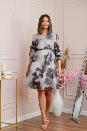 Rochie eleganta Melody gri din voal cu imprimeu floral negru si bust petrecut