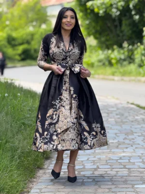 Rochie midi neagra petrecuta cu detaliu floral