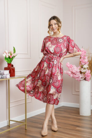 Rochie magenta cu imprimeuri mandala si volanas la maneci