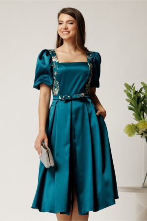 Rochie Valeria midi turcoaz din satin cu broderie florala si paiete la bust