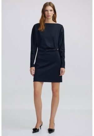 Rochie scurta cu nasture decorativ tip bijuterie