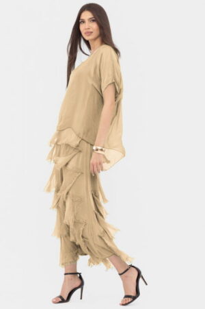 Rochie camel deschis din matase si vascoza cu  volane franjurate suprapuse