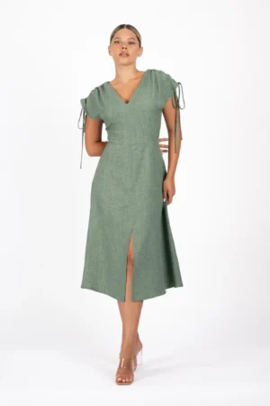 Rochie vaporoasa cu croi lejer in clos