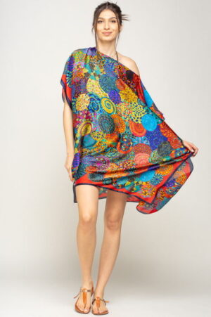 Rochie de plaja tip poncho din matase imprimat cu mandale multicolore cu rosu si bleumarin pe margine