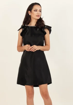 Rochie eleganta neagra din tafta prevazuta cu buzunare laterale si perle in zona decolteului