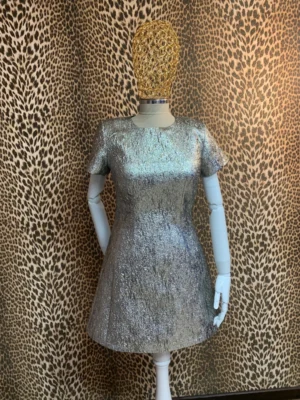 Rochie scurta din brocard cu croiala cambrata