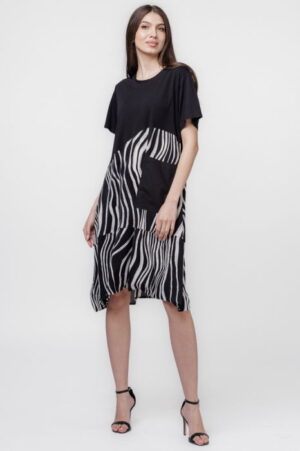 Rochie lalea cu talie oblica si imprimeu dungi oblice alb-negru