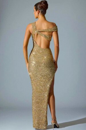 cu paiete si decupaje ample