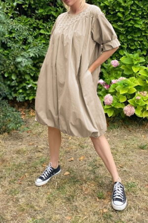 Rochie midi gogosar cu dantela