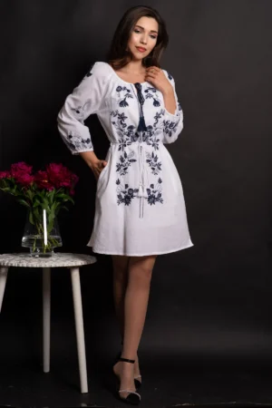 Rochie scurta traditionala din in Briseida cu broderie florala