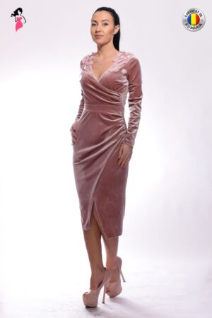 Rochie de ocazie din catifea roz pudra cu croi petrecut