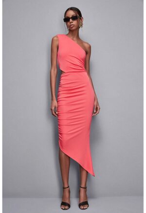 Rochie lunga cu drapaje si decupaj lateral - Coral