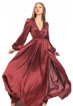 Rochie maxi evazata cu slit si model petrecut - Visiniu