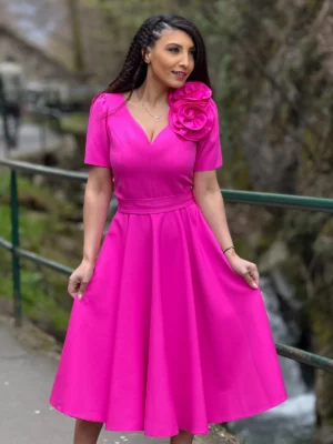 Rochie midi fuxia in clos cu maneci scurte