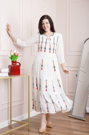 Rochie traditionala alba cu motiv floral multicolor Georgiana 03