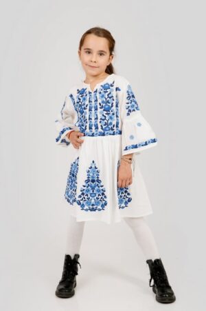 Rochie traditionala alba pentru fetite cu motiv floral albastru Sofia