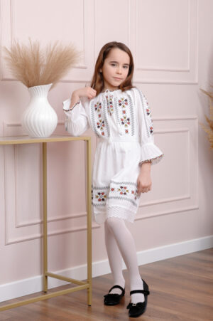 Rochie traditionala alba pentru fetite cu motiv floral multicolor Romanita