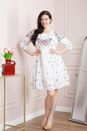 Rochie traditionala evazata alba cu motiv floral multicolor Aurora