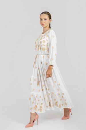 Rochie traditionala maxi alba cu motiv floral auriu Ilona 03