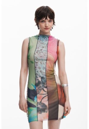 Rochie scurta cu croiala dreapta si decolteu la baza gatului - Multicolor