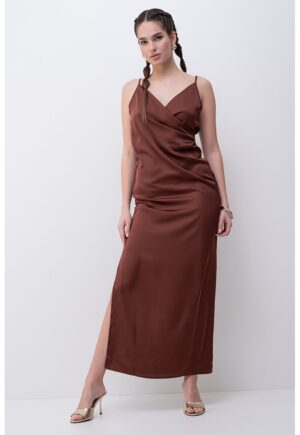 Rochie satinara cu slit lateral Chigo - Maro inchis