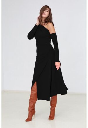 Rochie cu terminatie asimetrica si decupaj pe umeri - Negru