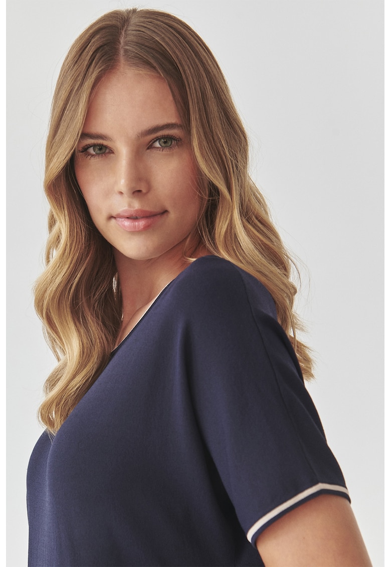 Rochie tricotata fin cu detalii contrastante - Albastru ultramarin
