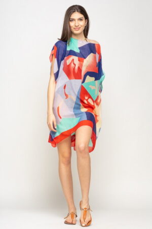 Rochie de plaja tip poncho cu model abstract in nuante de rosu