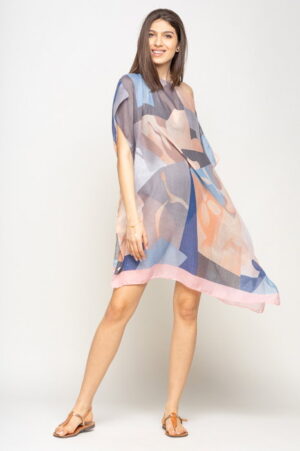 Rochie de plaja tip poncho cu model abstract in nuante de roz
