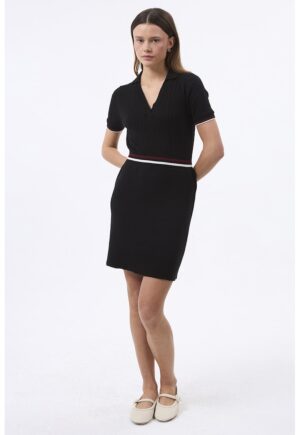 Rochie tricotata cu guler ascutit si decupaj in V - Negru
