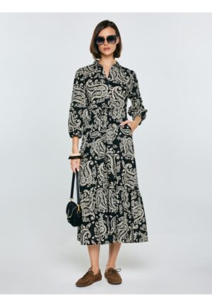 Rochie cu model paisley si nasturi