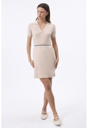 Rochie tricotata cu guler ascutit si decupaj in V - Bej deschis