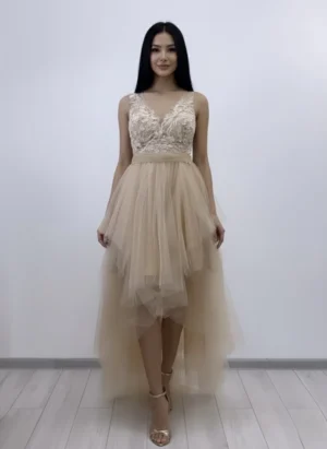 Rochie asimetrica din tull bej cu broderie si perle in partea superioara