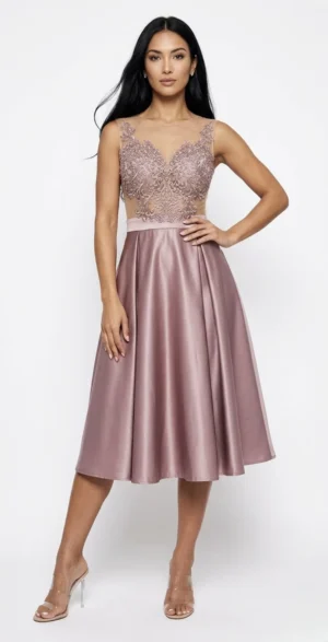 Rochie din tafta roz-prafuit prevazuta cu broderie pretioasa cu perle in partea superiora
