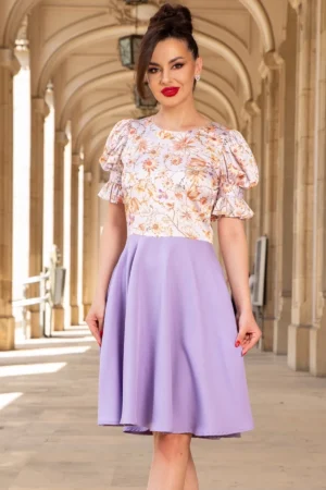 Rochie InPuff de zi in clos lavanda cu maneci bufante si flori delicate