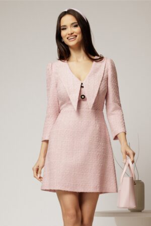 Rochie DY Fashion scurta din tweed roz cu gulerul ascutit si nasturi la bust