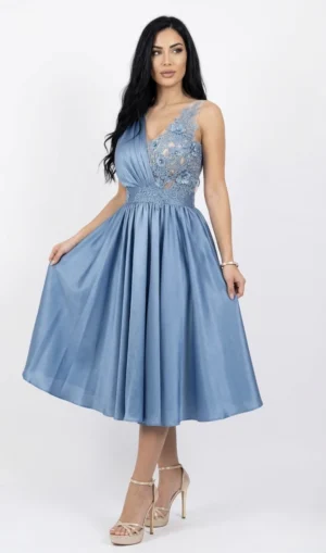 Rochie eleganta bleu vaporoasa cu broderie in partea superioara