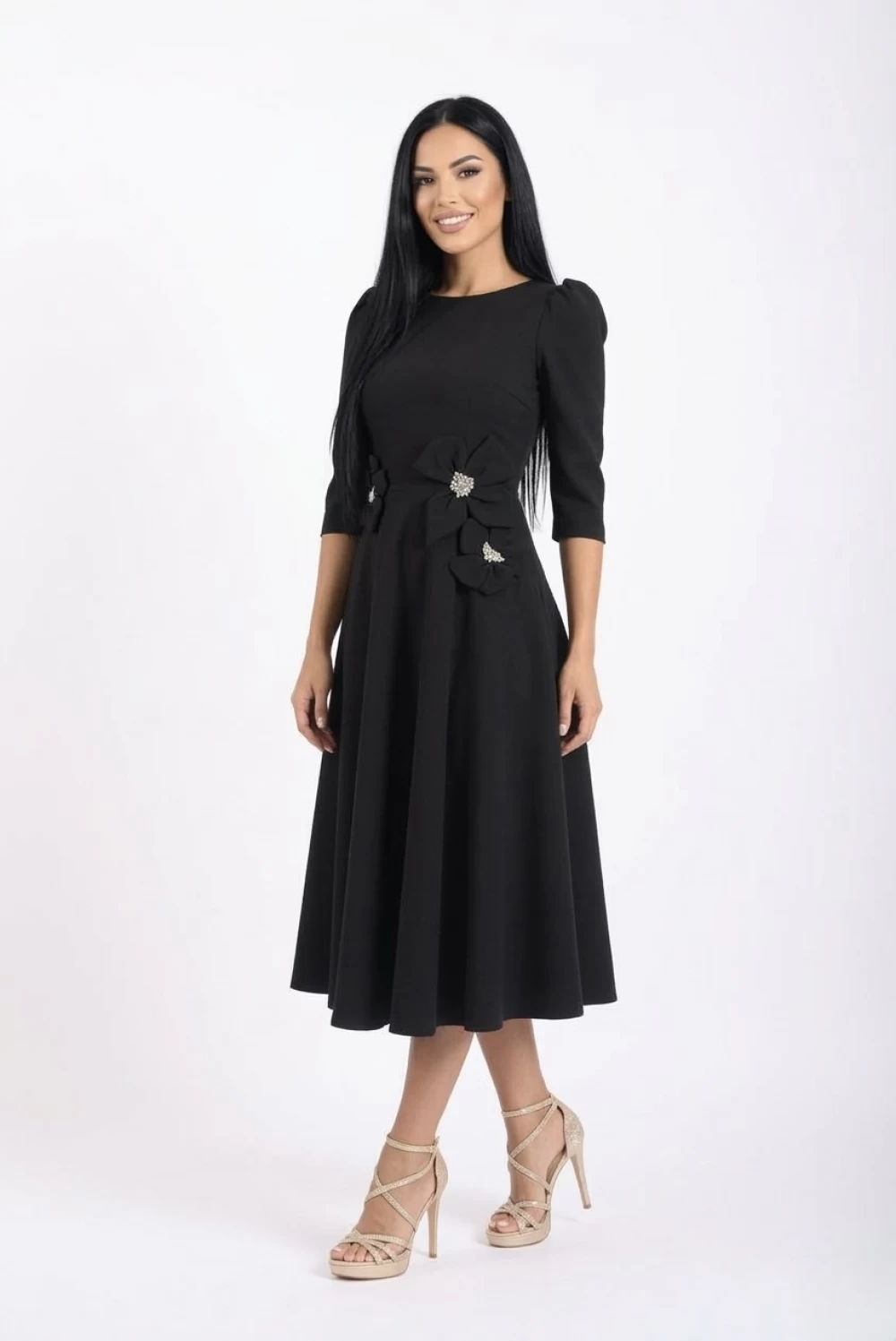 Rochie eleganta neagra cu croi in clos si detalii la talie