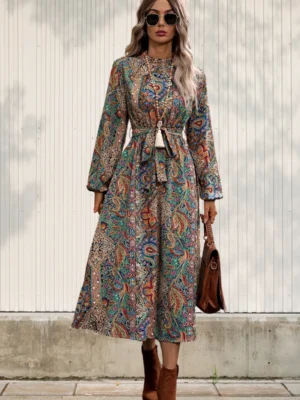 Rochie lunga cu imprimeu paisley...