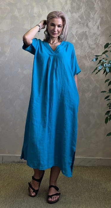 Rochie lunga tip kaftan din in cu croi amplu si decolteu in V