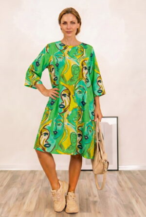Rochie midi A-line din vascoza cu imprimeu chipuri stilizate