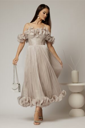 Rochie midi bej in clos din voal satinat cu volanase la bust si la baza