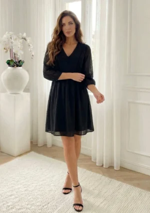 rochie-neagra-din-voal-plumeti-cu-nasturi-decorativi-1