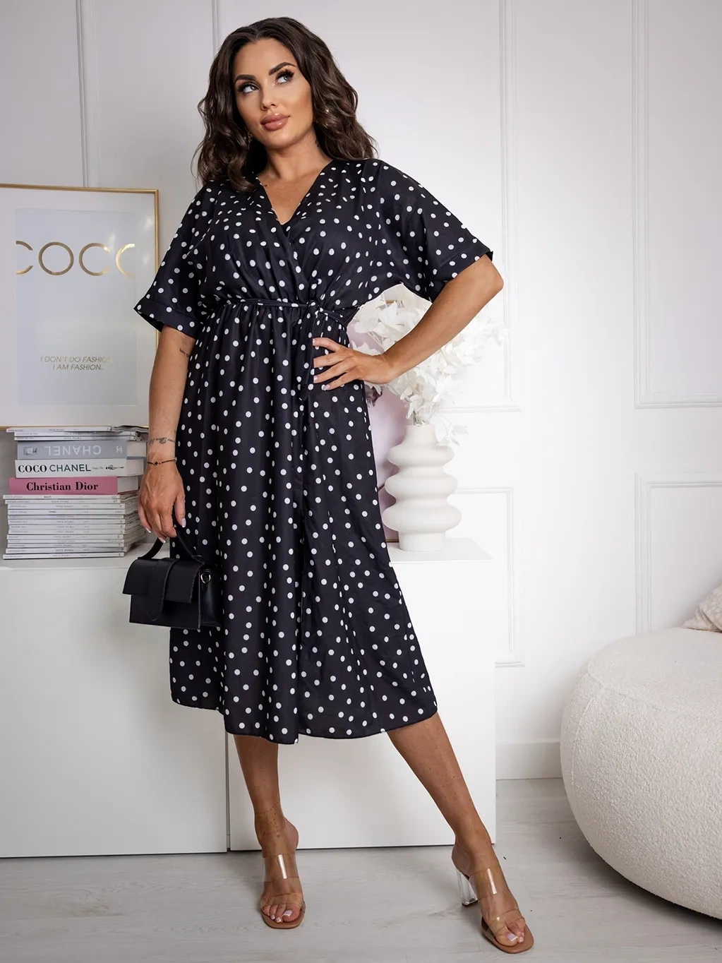 Rochie neagra midi cu buline alb...