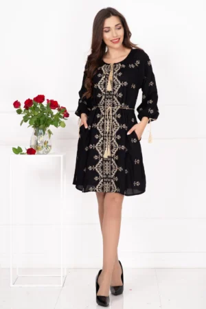 Rochie traditionala neagra Hortensia cu broderie geometrica bej