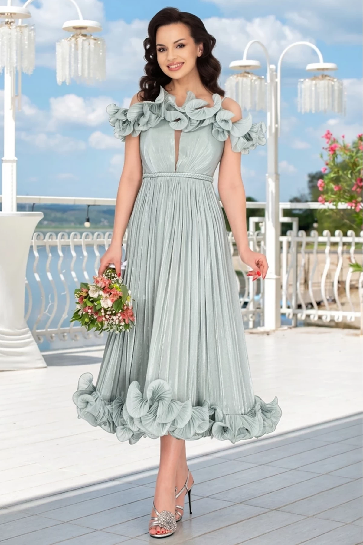 Rochie eleganta midi din organza mint Rosalyn cu volane romantice