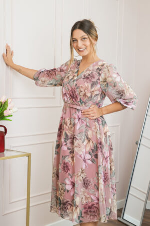Rochie roz pudrat din voal cu imprimeu floral si curea ajustabila